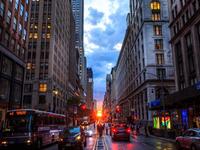 The sun lines up perfectly with Manhattan's grid during a dramatic event called Manhattanhenge (Twitter)
