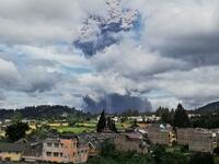 Flight alert issued as Mount Sinabung erupts in Indonesia (Twitter)