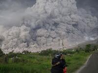 Mount Sinabung spews thick ash and smoke into the sky in Karo, North Sumatra  (Twitter)