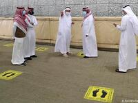 تم جدولة تفويج الحجاج لمنشأة الجمرات، بحيث لا يتجاوز عدد الحجاج الذين يقومون برمي الجمرات في الوقت نفسه مجموعة واحدة بعدد خمسين حاجًا لكل دور من أدوار منشأة الجمرات.