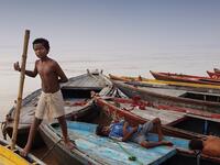 Saudi Photographer Hesham Alhumaid: Fisherman Child - Varanasi - India. (Instagram/@hesh4m)