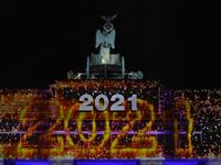 Berlin's landmark Brandenburg Gate is illuminated with the lettering '2021' at the start of a concert 'Willkommen 2021' (Welcome 2021) on New Year's Eve, December 31, 2020. This year's show at the Brandenburg Gate will take place without the traditional fireworks due to restrictions that apply during the current lockdown to curb the spread of the coronavirus (Covid-19) pandemic. John MACDOUGALL / AFP / POOL