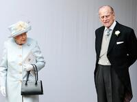  October 12, 2018 Britain's Queen Elizabeth II (L) and Britain's Prince Philip, Duke of Edinburgh (R) wait for the carriage carrying Princess Eugenie of York and her husband Jack Brooksbank 
