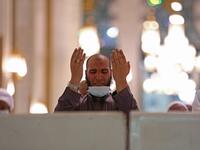 Immunised pilgrims in Mecca