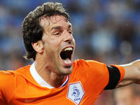 الهولندي رود فان نيستلروي (6 أهداف)