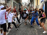 Cuban dance troupe Datway becomes popular 