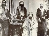رمز الرجل: يرمز إلى البطولات التي قام بها السعوديين.