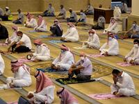 رفع صوت الموسيقى وتشغيلها أثناء أوقات ومواعيد إقامة الصلاة – 1000 ريال سعودي.