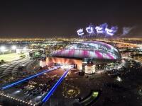 إضاءة LED: تم تجهيز جميع الملاعب في قطر بإضاءة LED، التي تعطي مشهد جميل بأضواء متغيرة الألوان وتأثيرات عرض أخرى يمكن أن تجده في حفلي الافتتاح والختام في استاد البيت ولوسيل.