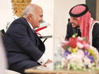 ولي العهد الأردني من مواليد 28 يونيو 1994، أي إن خطيبته تكبره بشهرين.