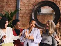 اليوم العالمي للمرأة 2026: أشعار وقصائد نزار قباني عن جمال المرأة