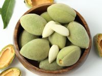 فوائد اللوز الاخضر الصحية والعلاجية