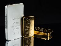 الذهب يقفز مدفوعًا بآمال خفض الفائدة وتراجع الدولار