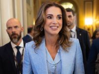 الملكة رانيا تتألق بالأزرق السماوي في مجلس الأمة الملكة رانيا تتألق بالأزرق السماوي في مجلس الأمة