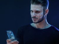 كيف تعرفين أن رجل برج الثور معجب بكِ؟