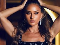نيللي كريم تتألق في أسبوع الموضة بالعاصمة الفرنسية باريس