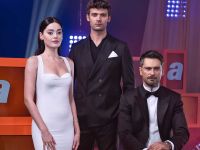 مسلسل الغريب في لمرآة