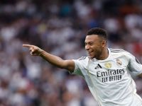 كيليان مبابي: السلاح الفتاك الذي يعول عليه ريال مدريد لإسقاط برشلونة (Photo by Oscar DEL POZO / AFP) كيليان مبابي: السلاح الفتاك الذي يعول عليه ريال مدريد لإسقاط برشلونة