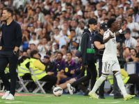 هل أصبحت العلاقة بين فينيسيوس وألونسو مستحيلة في ريال مدريد؟ (Photo by Oscar DEL POZO / AFP) هل أصبحت العلاقة بين فينيسيوس وألونسو مستحيلة في ريال مدريد؟