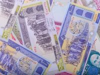 إيران تقرر إزالة أربعة أصفار من عملتها