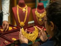 الذهب يرتفع مع تحول التركيز إلى بيانات الوظائف الأمريكية