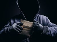 العثور على مغلف مشبوه في مكتب نتنياهو يُشتبه باحتوائه على مادة خطرة