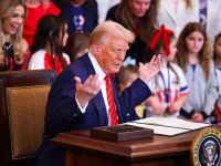 حفلاً فاخرًا على طراز العشرينات الصاخبة