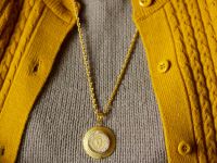 كيف ترتدين الذهب بأناقة خلال فصل الشتاء؟