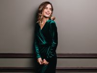 نصائح عند ارتداء المخمل في الكريسماس بشكل فخم