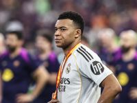 مبابي يمنع لاعبي ريال مدريد من تحية برشلونة بطل السوبر