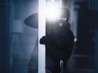 سقوط مفاجئ من الطابق العاشر يثير ذعر سكان عمارة سكنية