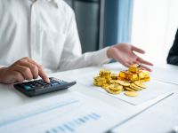 أسعار الذهب ترتفع والفضة تقفز بعد تراجع سابق