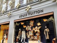 حقيبة بـ 45 ألف دولار… منزل فاخر من لوي فيتون يشعل عالم الموضة