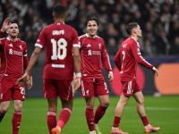 جيرارد يطالب بإشراك موهبة ليفربول الشابة بدلًا من جاكبو