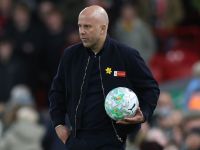 إصابة مقلقة لموهبة ليفربول الشابة تُربك حسابات الفريق