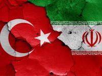 علم تركيا وعلم إيران 