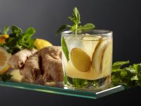 مشروب الزنجبيل والنعناع والليمون: حل طبيعي لتخفيف آلام الدورة