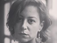 الحزن يخيم على منة شلبي بعد وفاة والدها