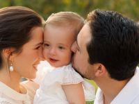 بصورة عائلية مميزة.. الأمير الحسين يهنئ الأميرة رجوة بعيد ميلادها الـ32