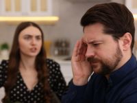 لماذا نشعر بالإحراج دون سبب واضح؟ أسرار الاستجابة العصبية