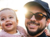 الملكة رانيا تنشر صورة جديدة لولي العهد مع ابنته بمناسبة عيد ميلاده