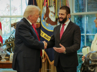 صورة أرشيفية للرئيس الأميركي دونالد ترامب خلال استقباله الرئيس السوري أحمد الشرع في البيت الأبيض بواشنطن