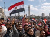 رئيس الوزراء: مراجعة البطاقات التموينية لضمان وصول الدعم إلى مستحقيه واستبعاد أصحاب الدخول المرتفعة