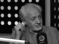 وفاة عبد العزيز مخيون.. الفن المصري يفقد أحد أبرز رموزه