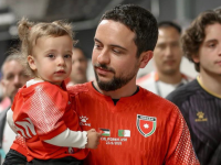 بقميص المنتخب الأردني.. طفلة القصر الهاشمي تخطف الأنظار
