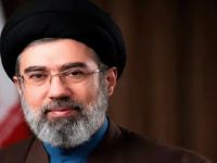 مجتبى خامنئي خلال مرحلة انتقالية تشهدها إيران بعد مقتل والده علي خامنئي.