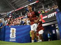 حمزة عبدالكريم مهاجم شباب برشلونة الإسباني خلال تمثيل منتخب مصر في كأس العالم 2026