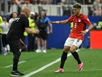 إمام عاشور مع حسام حسن مدرب منتخب مصر خلال منافسات كأس العالم 2026
