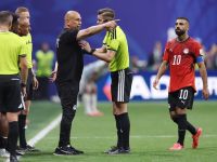 Egypt's coach argues with referee in Argentina vs Egypt quarter final match of 2026 FIFA World Cup