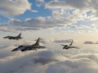 مقاتلات أمريكية وإسرائيلية خلال تدريب جوي مشترك فوق السحب بمشاركة طائرات F-22 وF-35